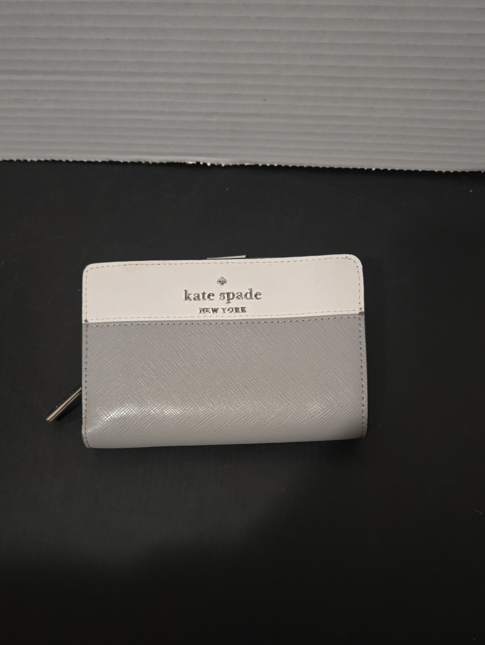 kate spade New York White & Light Gray Bifold Zip Wallet